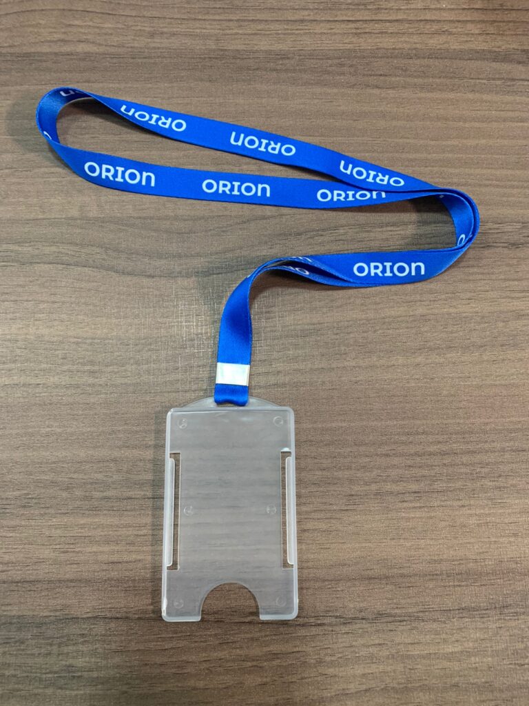 Cordão com porta crachá